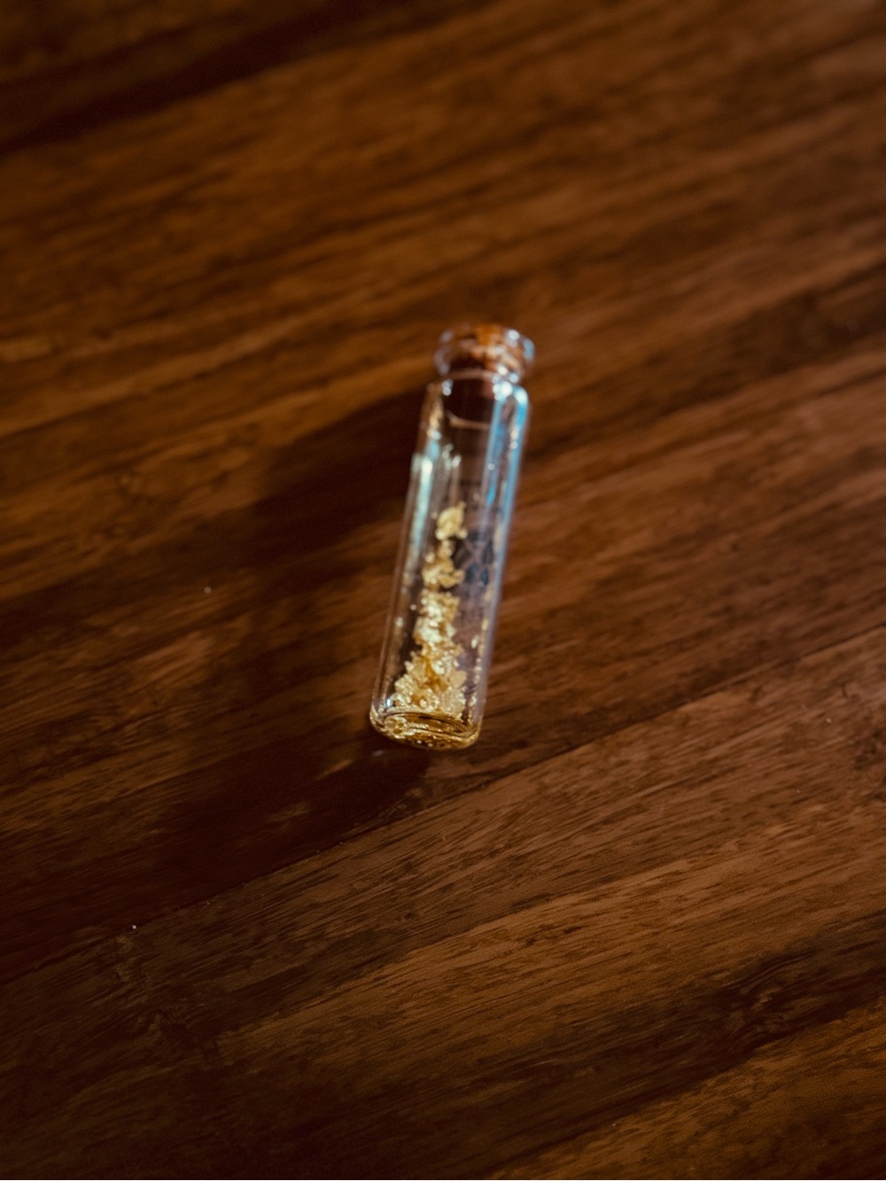 VTG Alaska Gold Rush 24 Carat Pure Gold Flake Glass Vial Souvenir Travel Bottle - Picture 6 of 9